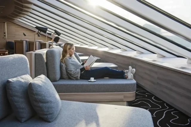 Explorer Lounge Bar in HX Expeditions