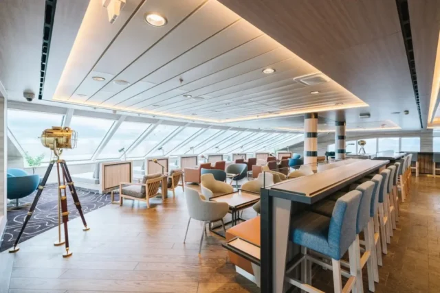 Explorer Lounge in HX Expeditions