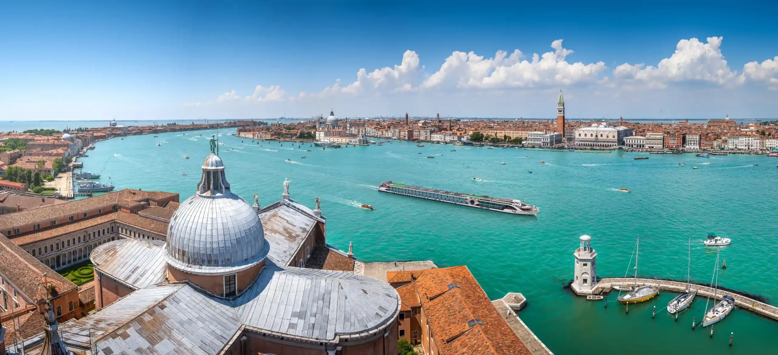 Viva Unique | Viva Cruises ships